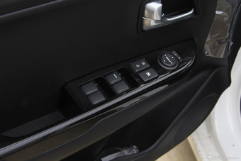 2015款起亚K2 1.4L自动Premium三厢