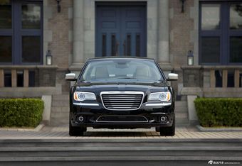 2014款克莱斯勒300C 3.0L自动卓越版