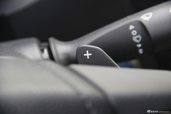 2016款雷凌双擎1.8L自动豪华版