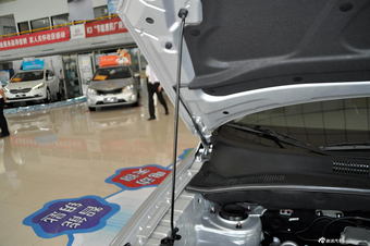 2013款狮跑2.0L GLS自动两驱版