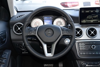 2016款奔驰GLA级 GLA220 2.0T自动 4MATIC豪华型