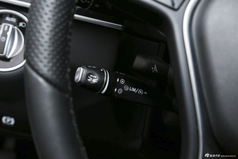 2015款奔驰E400L 3.0T自动豪华型4MATIC运动轿车