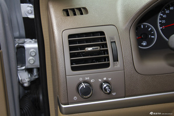 2014款GL8商务车2.4L自动经典版