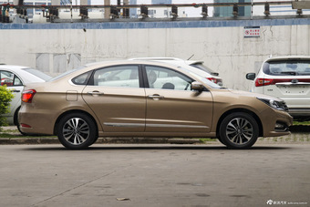 2016款风神A60 1.5L手动尊贵型