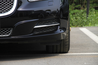 2015款捷豹XJL 2.0T两驱典雅商务版