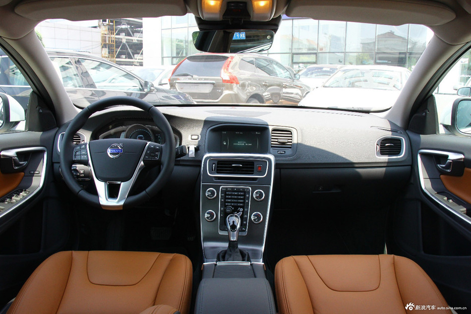 2015款沃尔沃S60L 2.0T T5 智驭版到店实拍