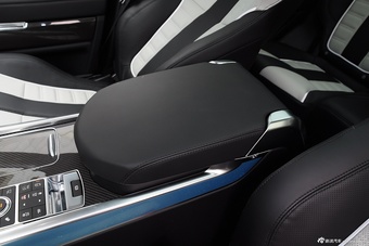 2015款路虎揽胜运动版SVR