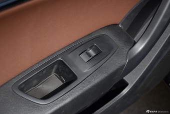 2016款奔腾B90 1.8T自动尊贵型十周年纪念版