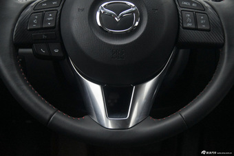 2016款马自达3昂克赛拉2.0L自动两厢旗舰型