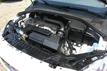 2015款沃尔沃S60L 2.0T自动T5智驭版图片