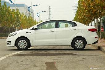 2015款起亚K2 1.4L手动GLS三厢