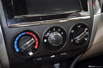 2013款凌派1.8L自动豪华版 探戈红