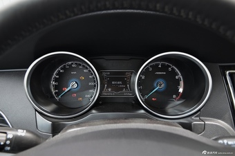 2016款众泰SR7 1.5T手动魔方之梦版