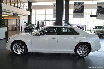 2013款克莱斯勒300C 3.6L自动尊崇版