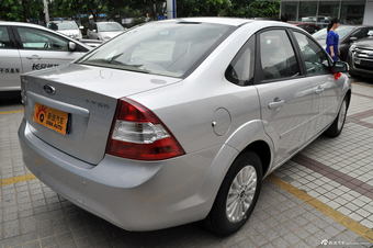 2013款福克斯三厢经典