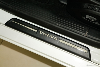 2015款沃尔沃V40 1.6T智逸版