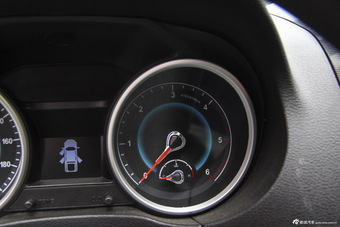 2015款骐铃T7 2.8T手动两驱尊贵版加长轴距JE493ZKQ4CB