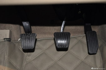 2013款凯越1.5L手动经典型 钛银