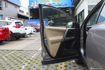 2015款RAV4 2.0L自动两驱风尚版