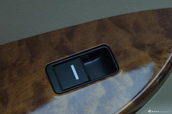 2012款比亚迪G6 1.5TID自动尊荣型图片