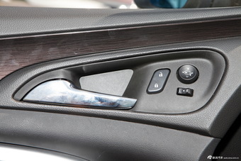 2014款君威GS 2.0T自动纵情运动版