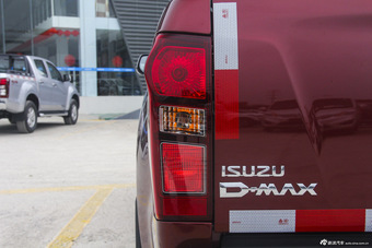2015款五十铃D-MAX 2.5T手动四驱基本型