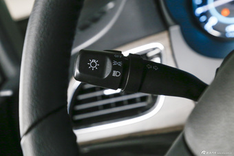 2013款瑞风M5 2.0T自动公务版