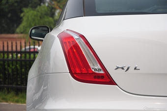 2015款捷豹XJL2.0T两驱典雅商务80周年典藏版