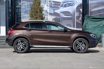 2016款奔驰GLA级 GLA220 2.0T自动 4MATIC豪华型