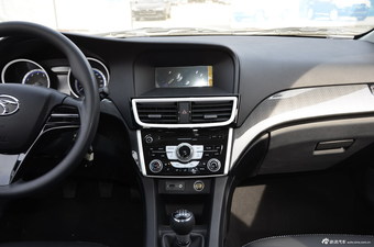 2014款东南V5菱致1.5T手动锐控版实拍