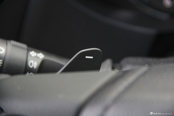 2016款雷凌双擎1.8L自动豪华版