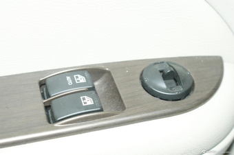 2011款瑞风一家亲2.0L汽油手动标准版图片