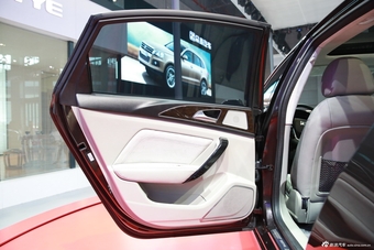 2015上海车展：众泰Z700