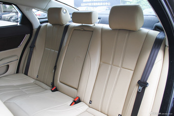 2015款捷豹XJL 2.0T两驱典雅商务版