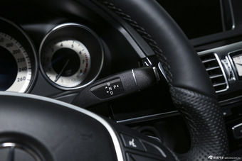 2015款奔驰E400L 3.0T自动豪华型4MATIC运动轿车