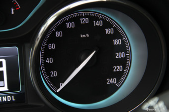 2016款昂科威2.0T自动四驱精英型28T