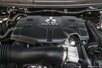 2013款帕杰罗·劲畅3.0L 自动四驱旗舰版