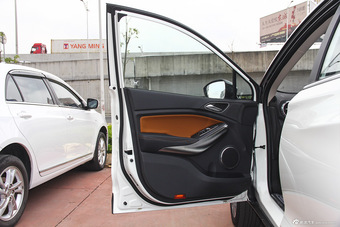 2016款比亚迪元1.5L手动尊荣型