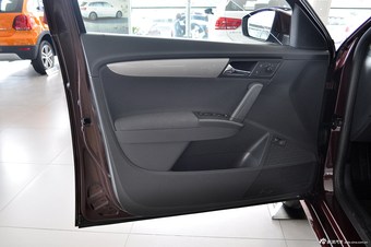 2013款朗逸1.6L自动风尚版 锐意红