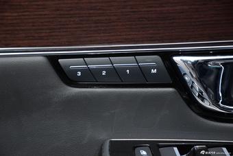 2016款捷豹XJL 2.0T自动两驱典雅商务版