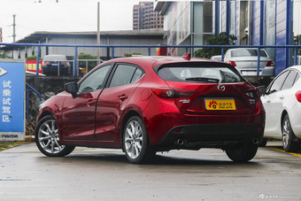 2016款马自达3昂克赛拉2.0L自动两厢旗舰型