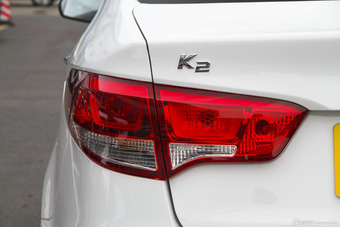 2015款起亚K2 1.6L自动Premium三厢