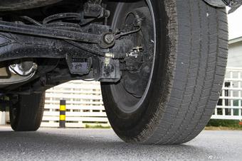 2015款陆风X8探索版2.0T汽油四驱超豪华型