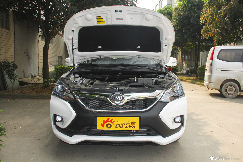 2016款比亚迪宋2.0TID自动豪华型