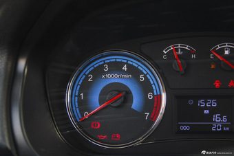 2016款风光370 1.5L手动精英居家版7座