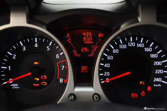 2014款英菲尼迪ESQ 1.6T自动率动版