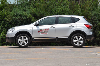 2015款逍客2.0L两驱CVT XV酷雷