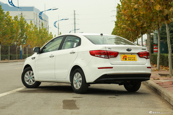 2015款起亚K2 1.4L手动GLS三厢