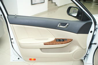 2011款比亚迪G6 2.0L手动豪华型图片