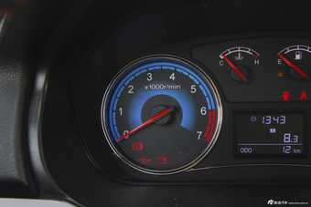 2016款风光370 1.5L手动尊享版7座